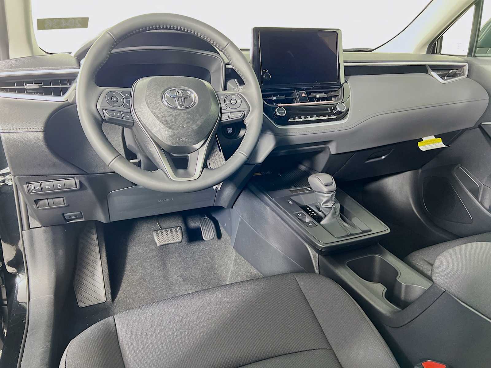 2026 Toyota Corolla Cross LE - Photo 6