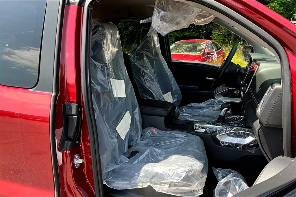 2025 Nissan Frontier SV - Photo 11
