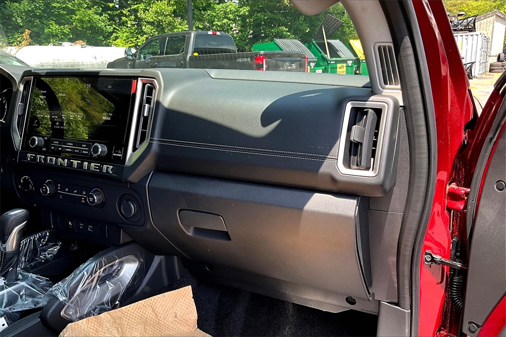 2025 Nissan Frontier SV - Photo 13