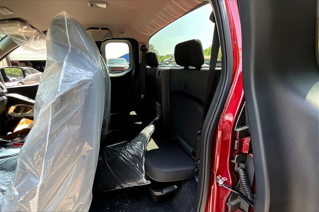 2025 Nissan Frontier SV - Photo 15