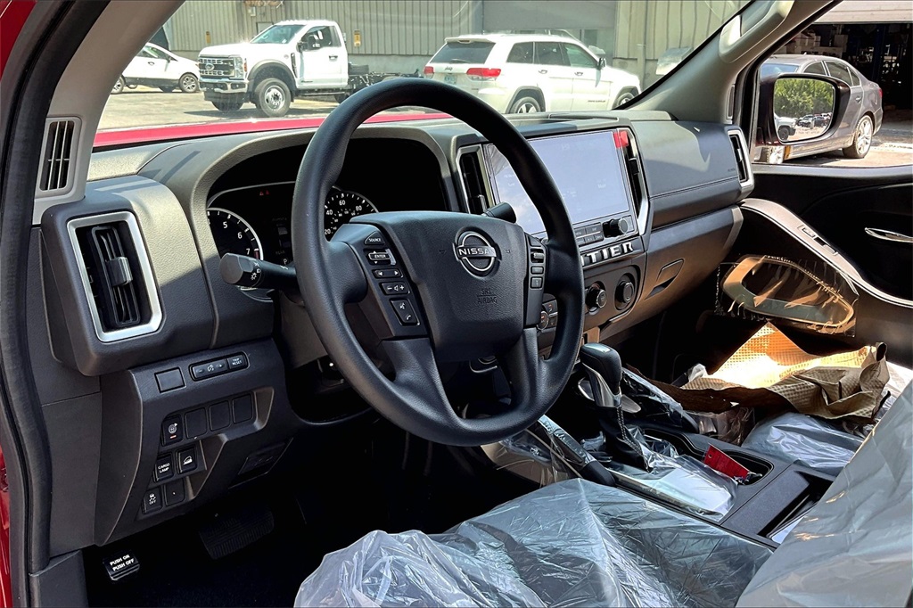 2025 Nissan Frontier SV - Photo 8
