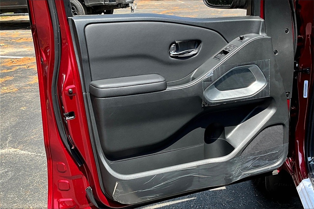 2025 Nissan Frontier SV - Photo 9