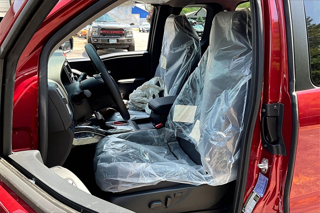 2025 Nissan Frontier SV - Photo 10