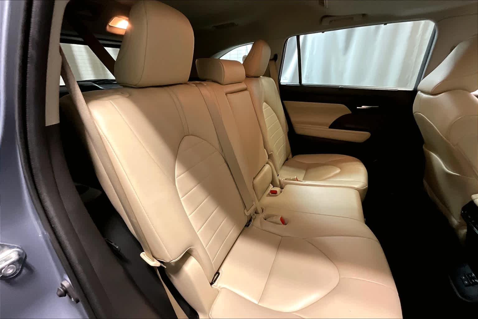 2022 Toyota Highlander XLE - Photo 16