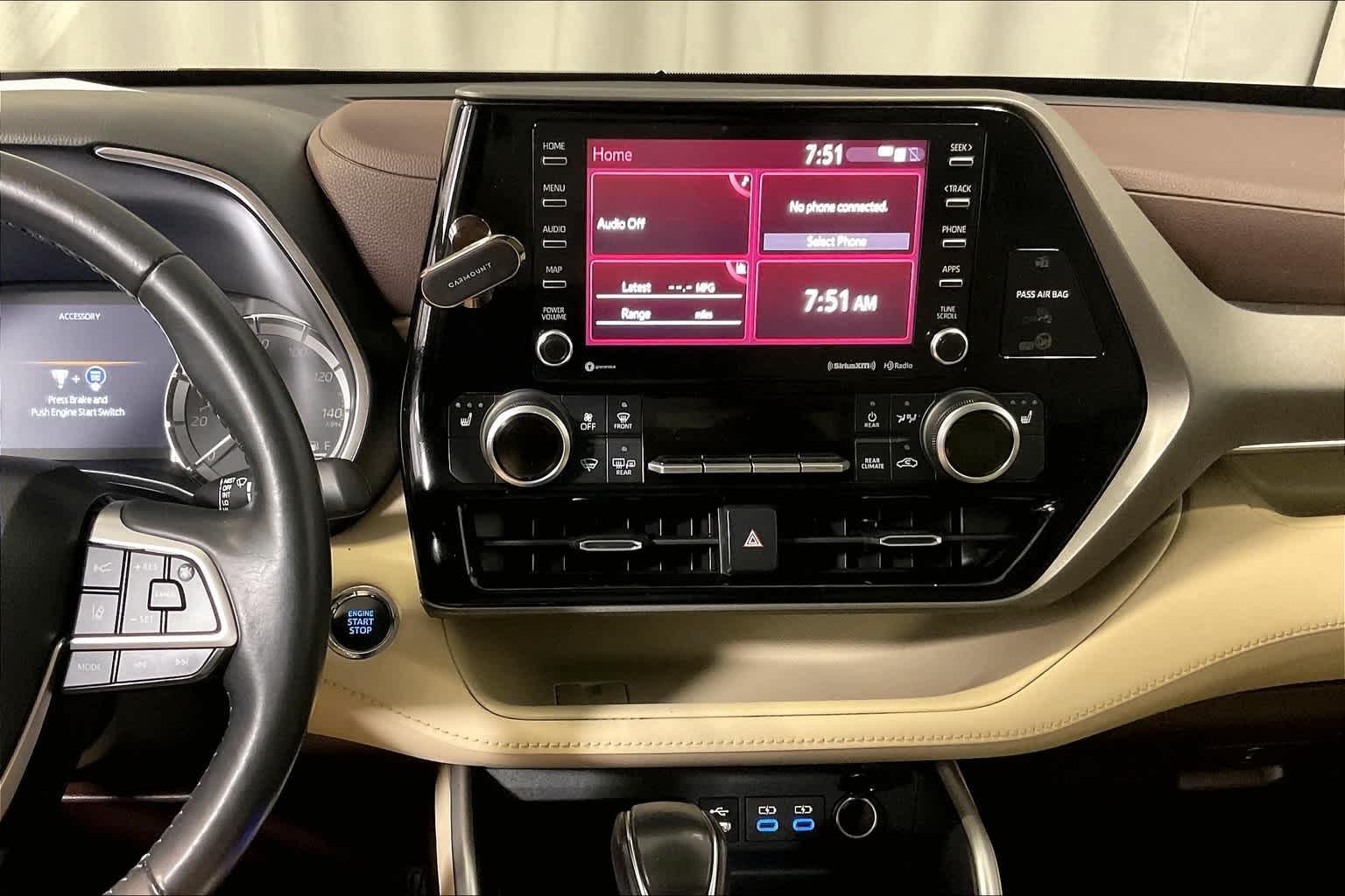 2022 Toyota Highlander XLE - Photo 18