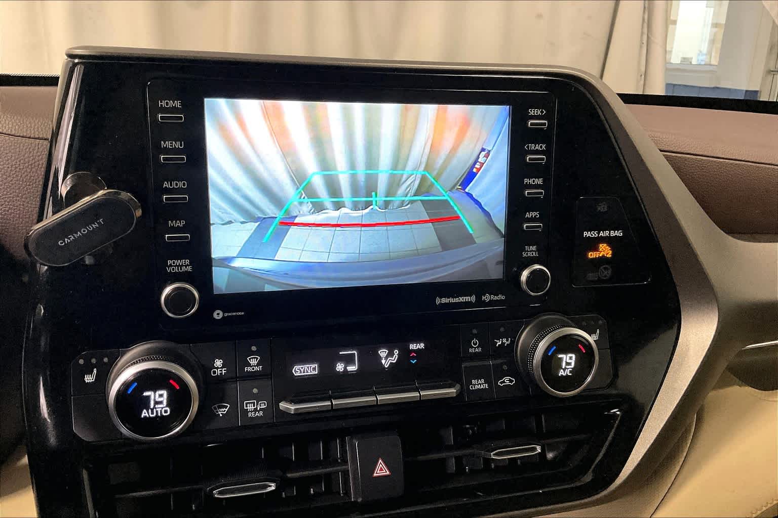 2022 Toyota Highlander XLE - Photo 19