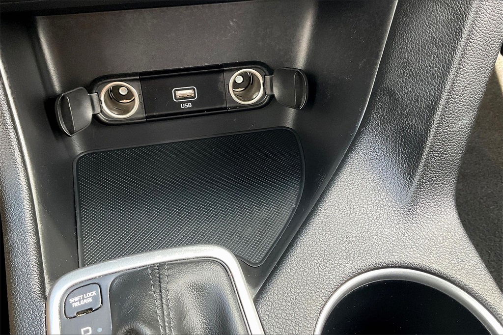 2021 Kia Sportage LX - Photo 24