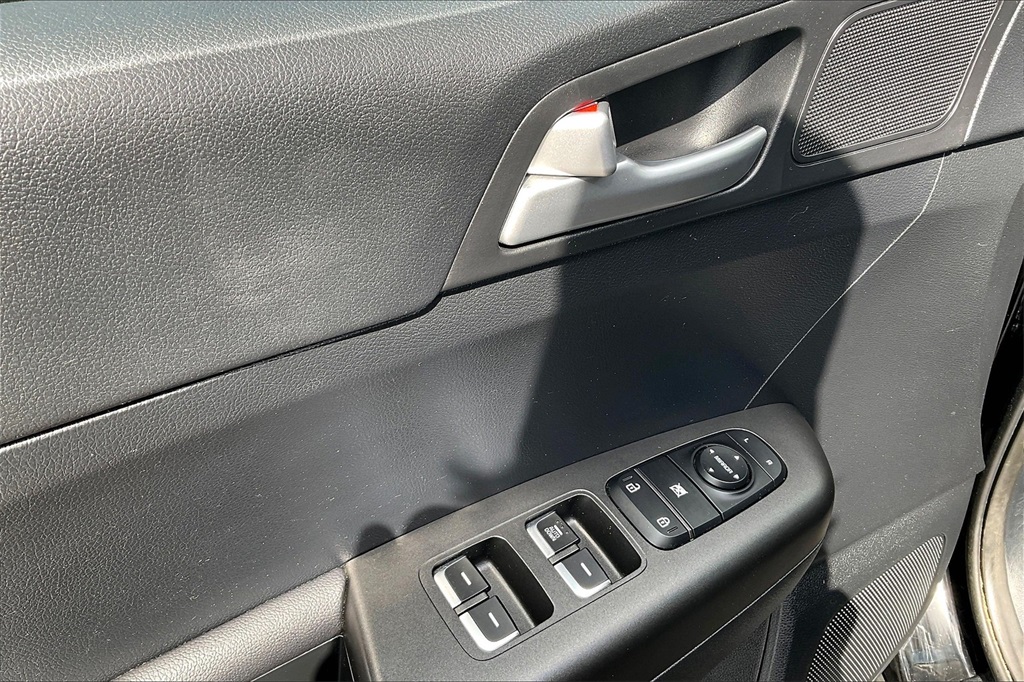 2021 Kia Sportage LX - Photo 36