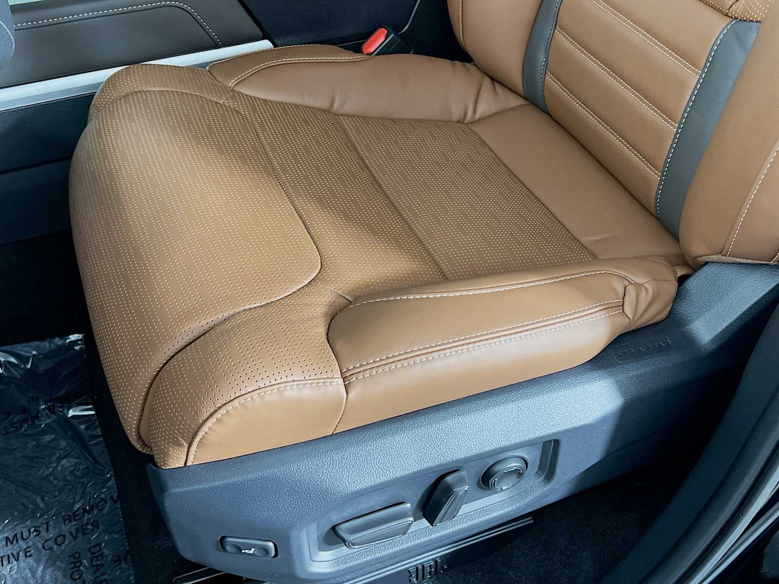 2025 Toyota Tundra 1794 Edition - Photo 17