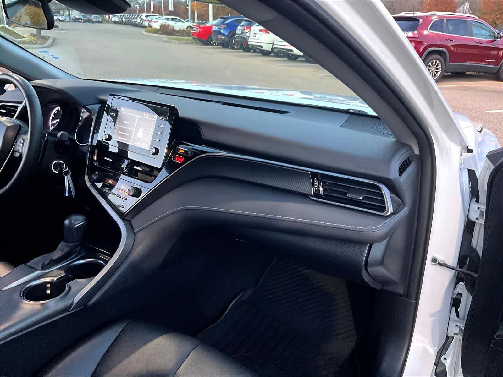 2021 Toyota Camry SE - Photo 13