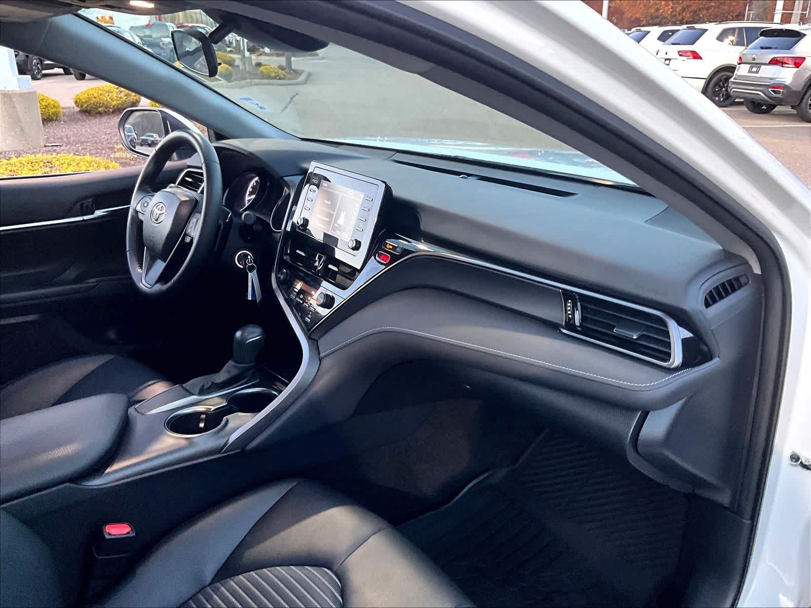 2021 Toyota Camry SE - Photo 14