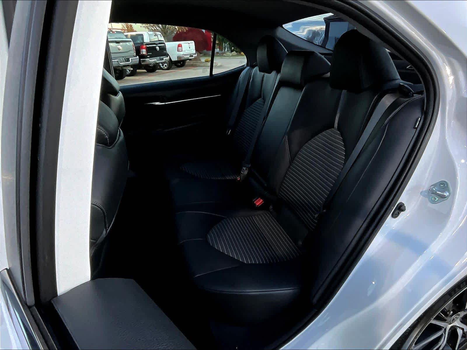 2021 Toyota Camry SE - Photo 15