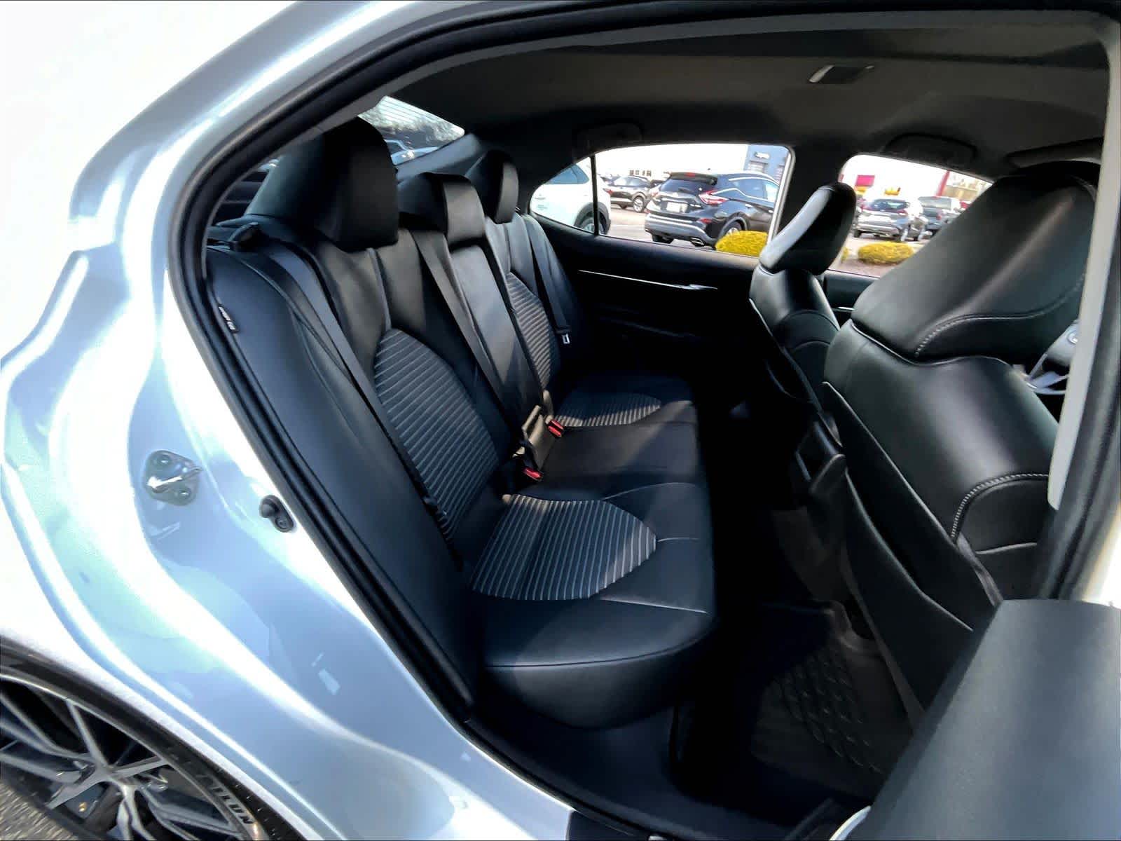 2021 Toyota Camry SE - Photo 16