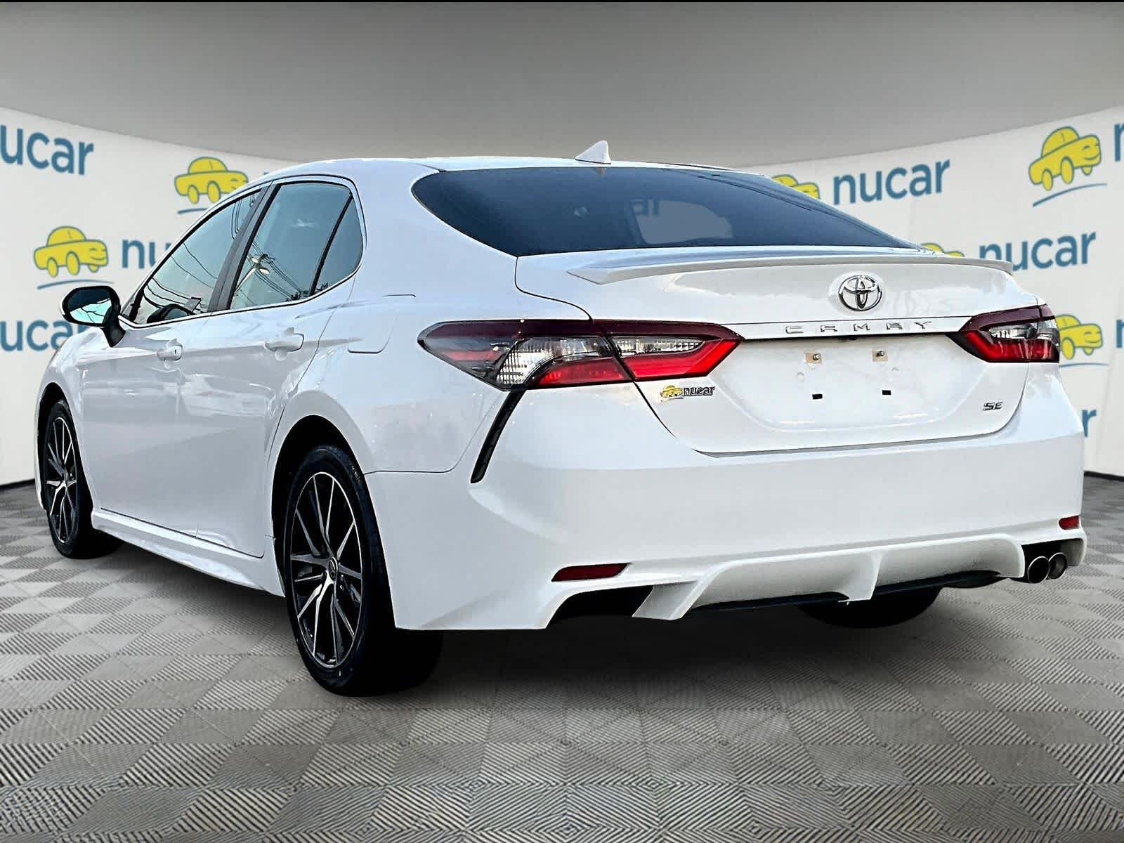 2021 Toyota Camry SE - Photo 4
