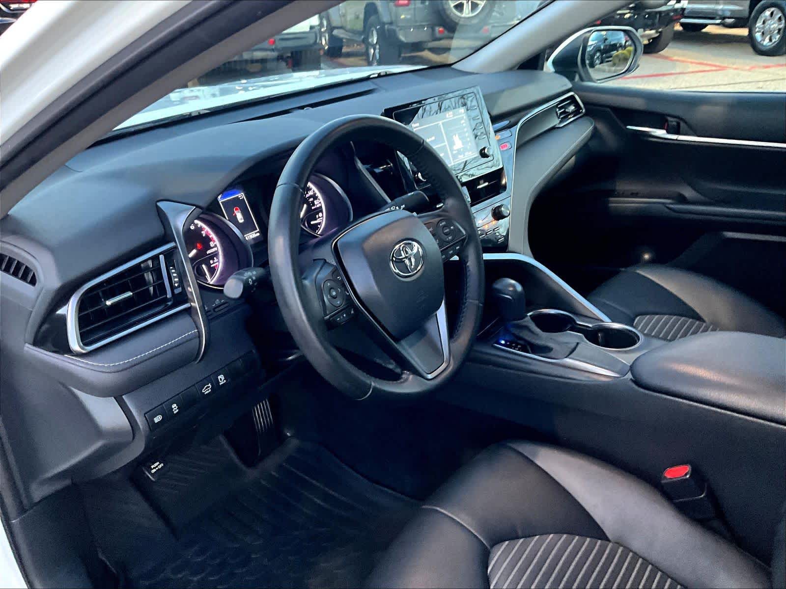 2021 Toyota Camry SE - Photo 8