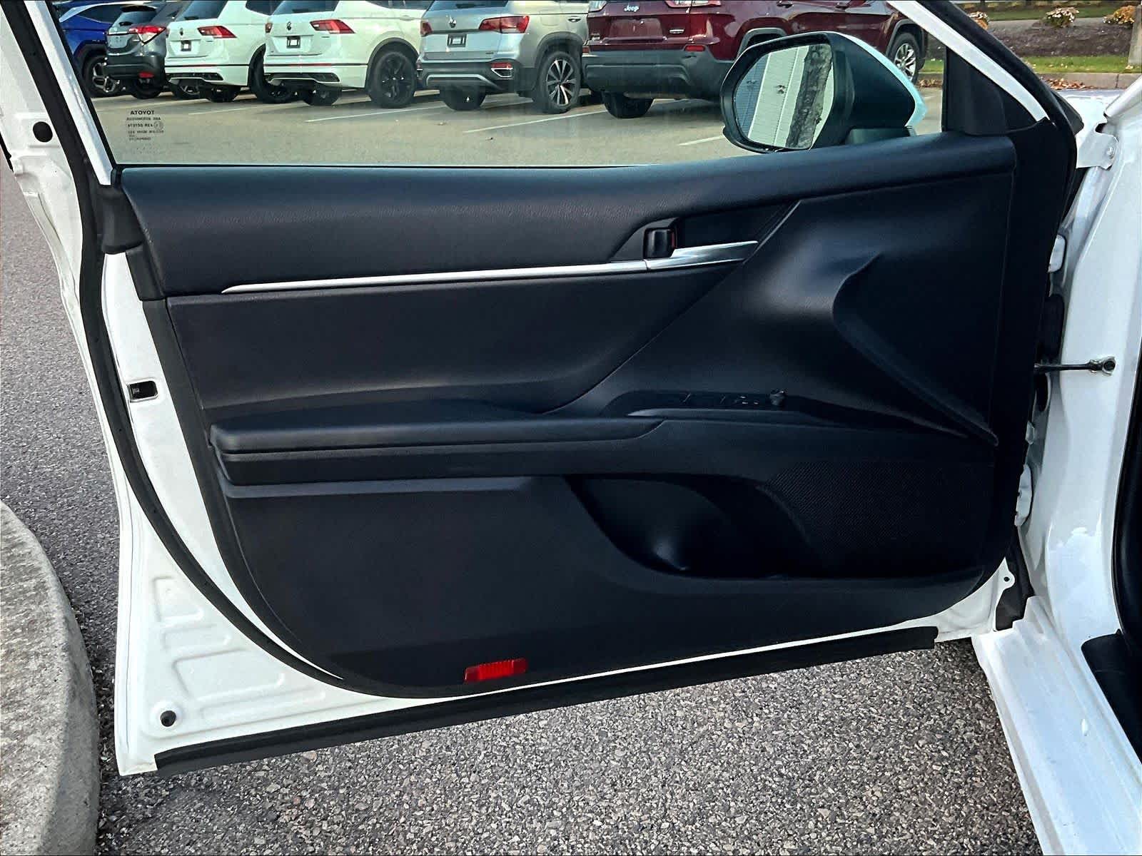 2021 Toyota Camry SE - Photo 9