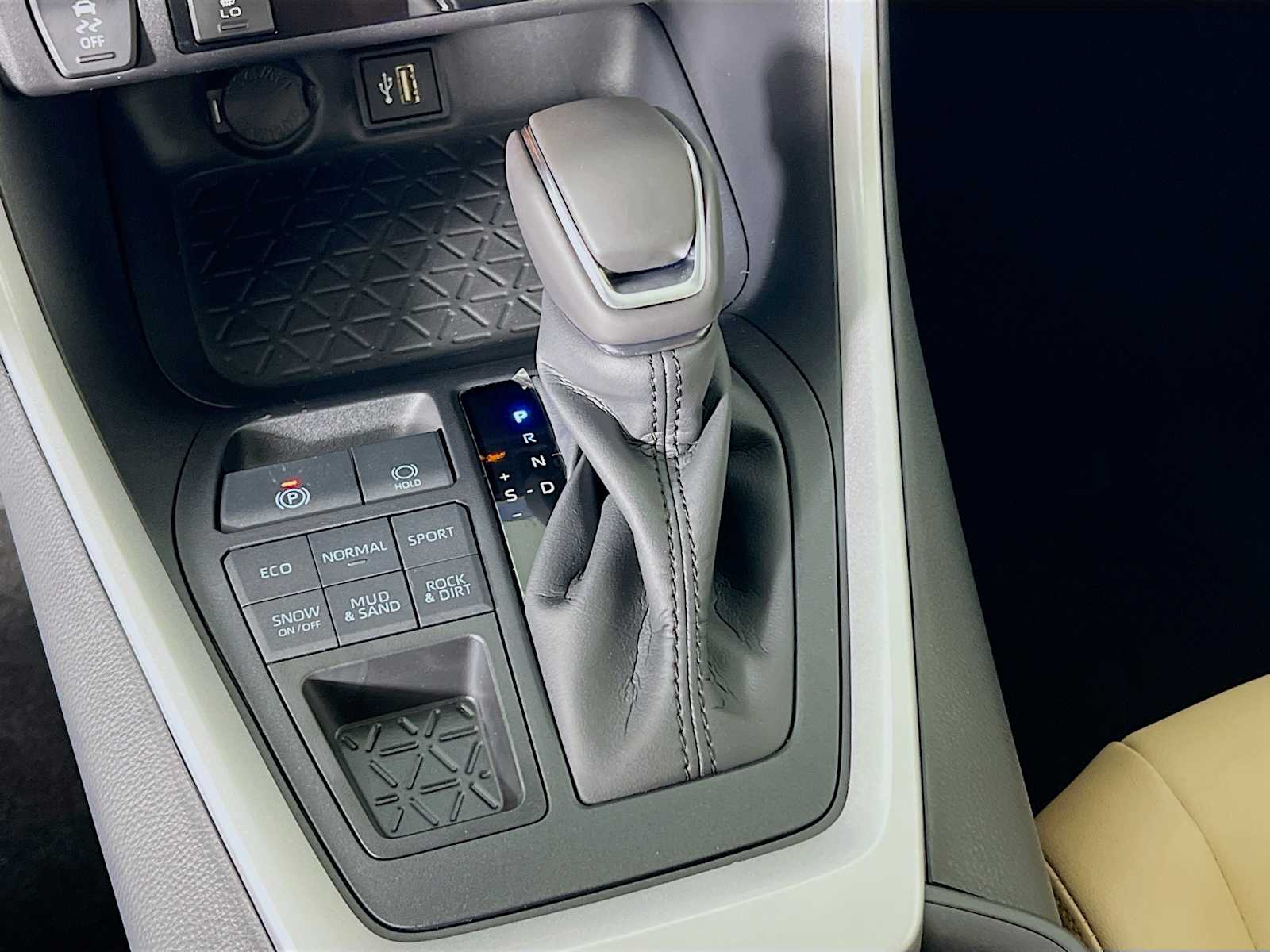 2025 Toyota RAV4 XLE Premium - Photo 11