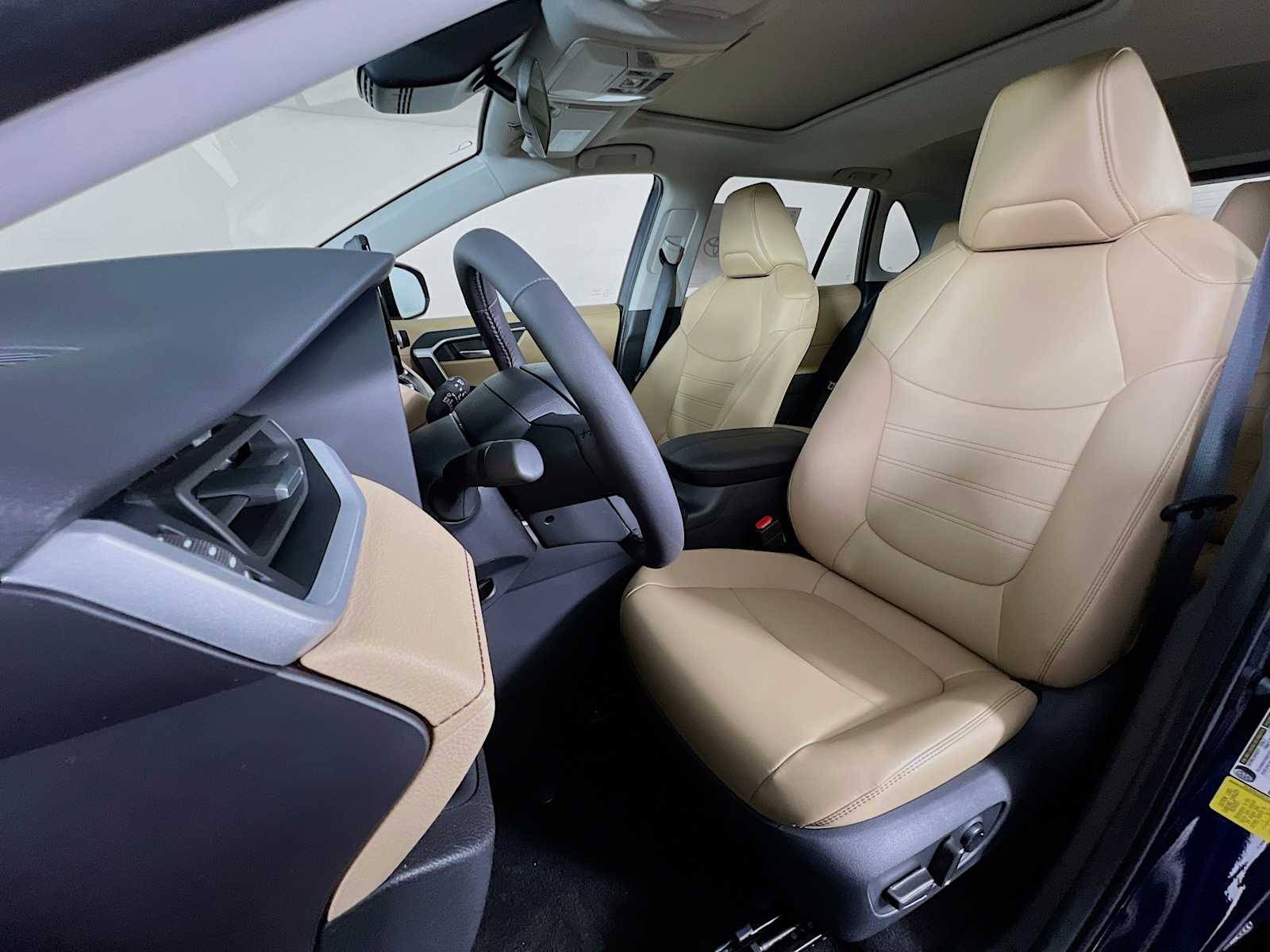 2025 Toyota RAV4 XLE Premium - Photo 12