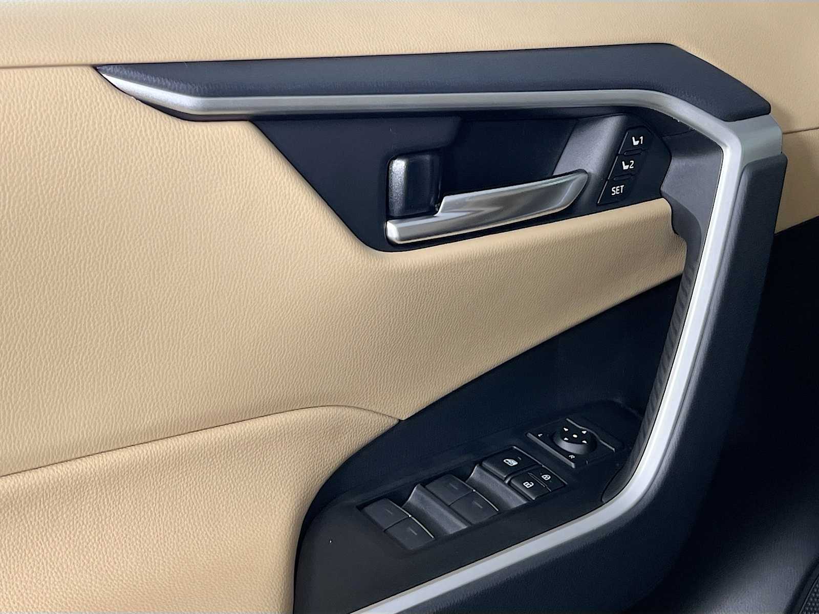 2025 Toyota RAV4 XLE Premium - Photo 16