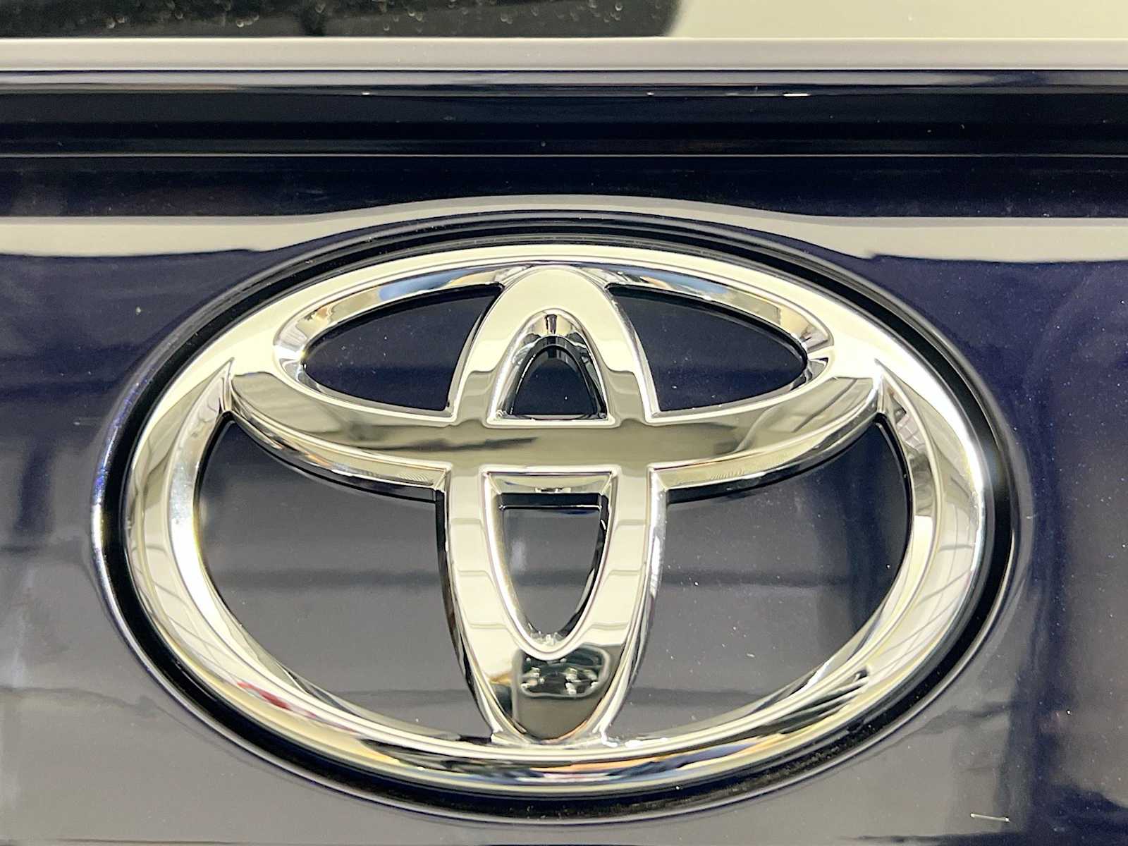 2025 Toyota RAV4 XLE Premium - Photo 18