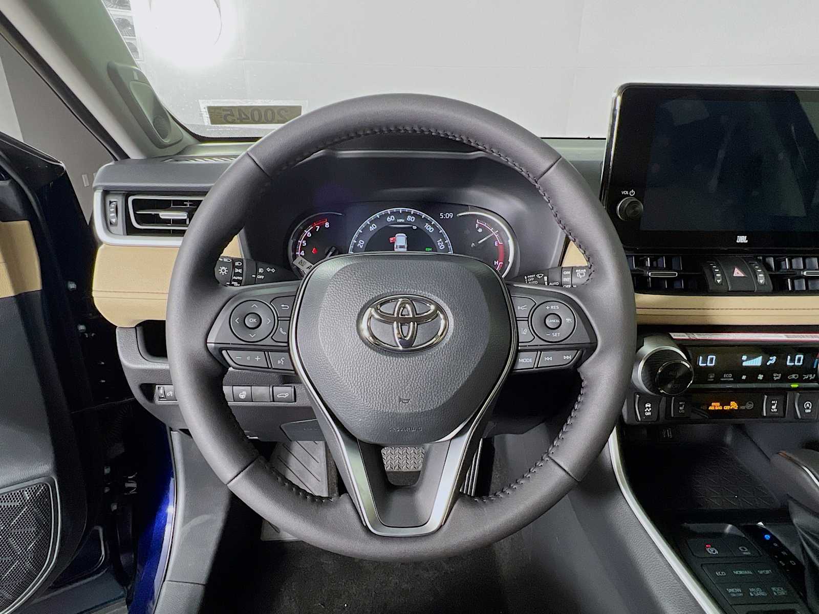 2025 Toyota RAV4 XLE Premium - Photo 7