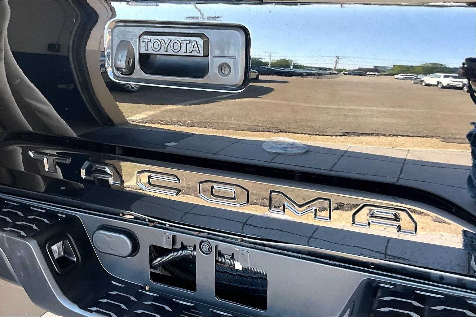 2022 Toyota Tacoma SR - Photo 28
