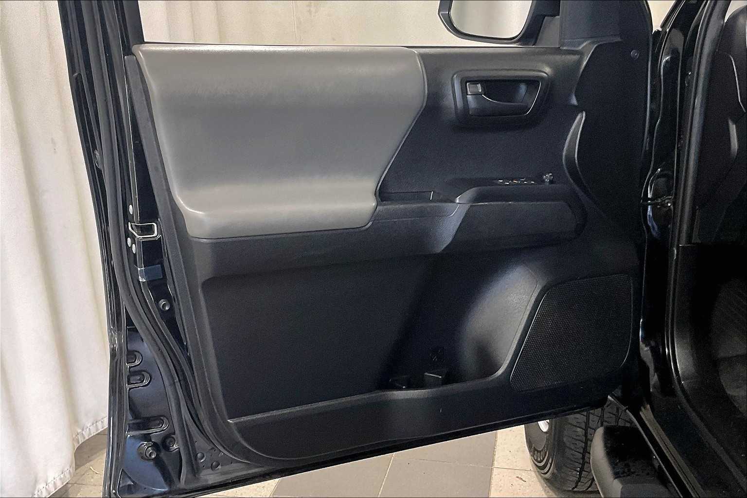 2022 Toyota Tacoma SR - Photo 9
