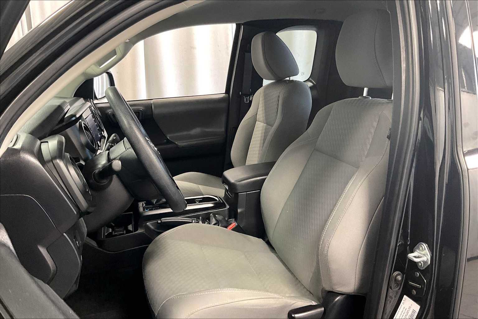 2022 Toyota Tacoma SR - Photo 10