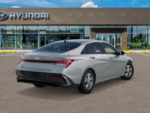 2025 Hyundai Elantra SE - Photo 4