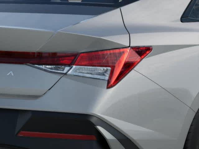 2025 Hyundai Elantra SE - Photo 10