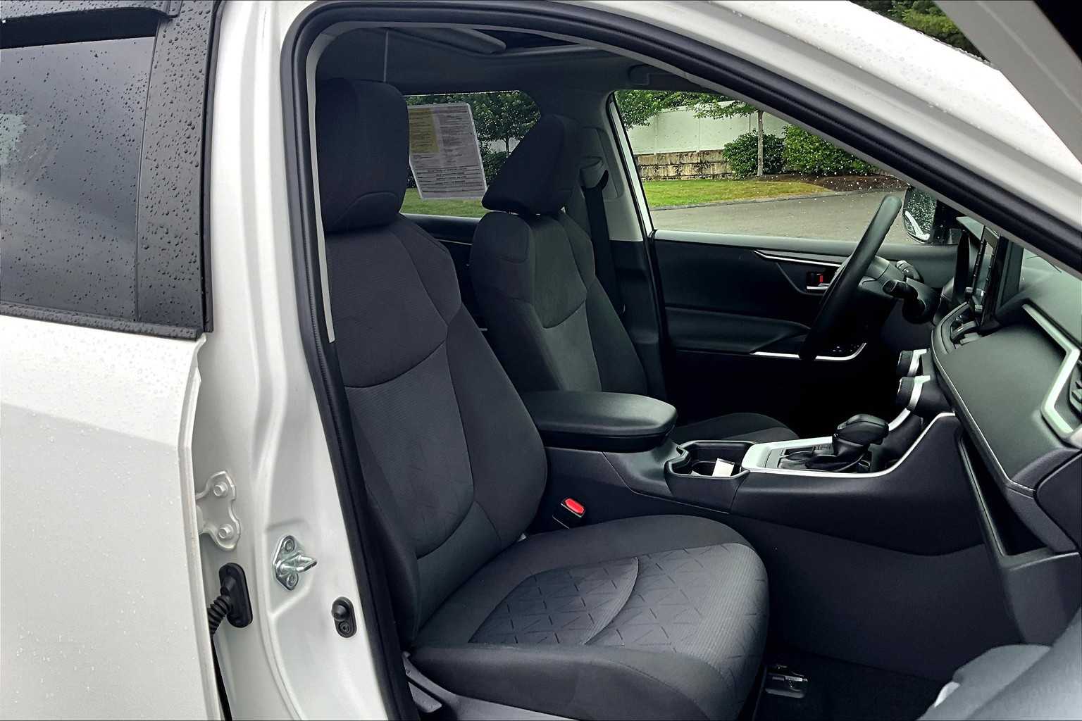 2019 Toyota RAV4 XLE - Photo 11