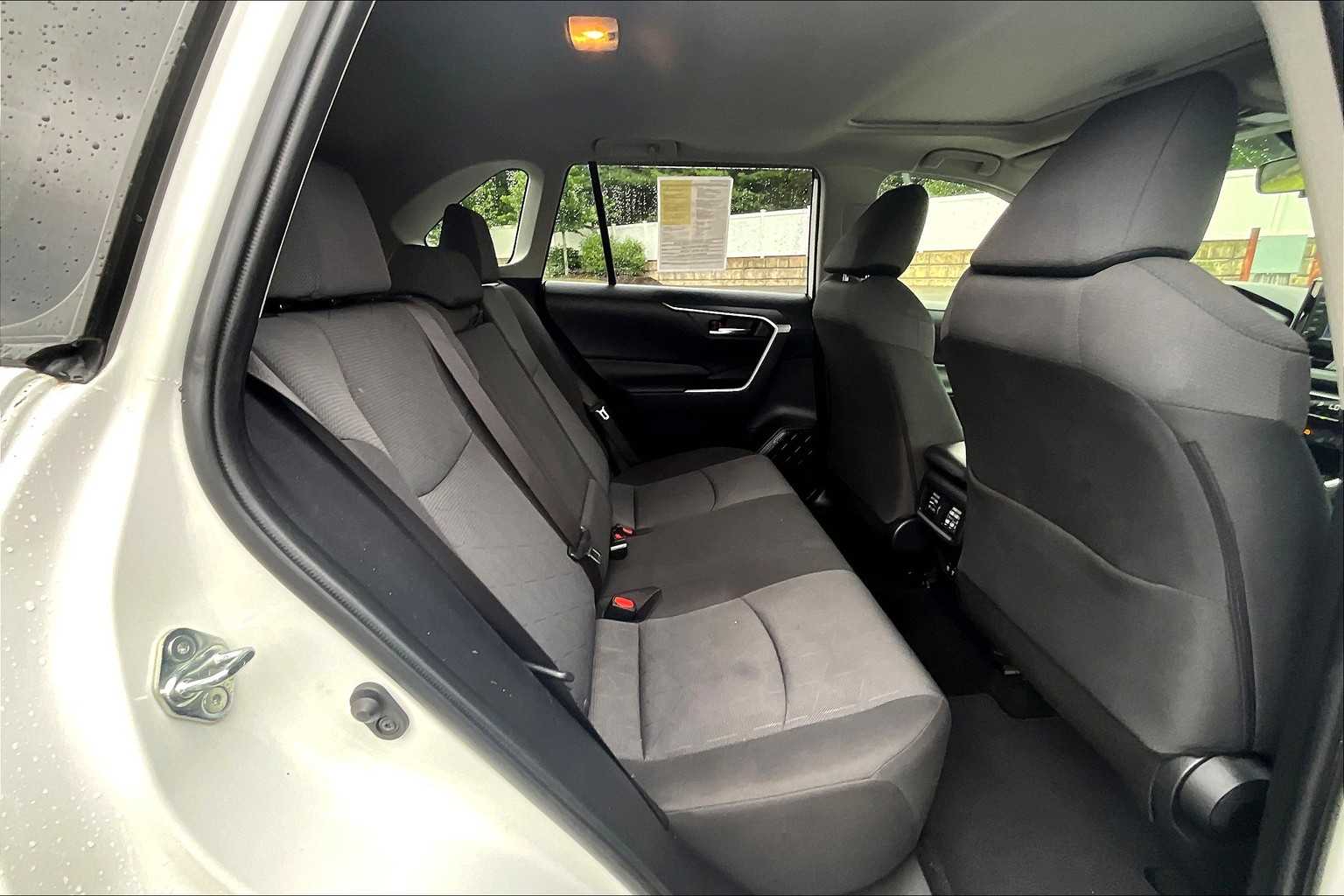 2019 Toyota RAV4 XLE - Photo 16
