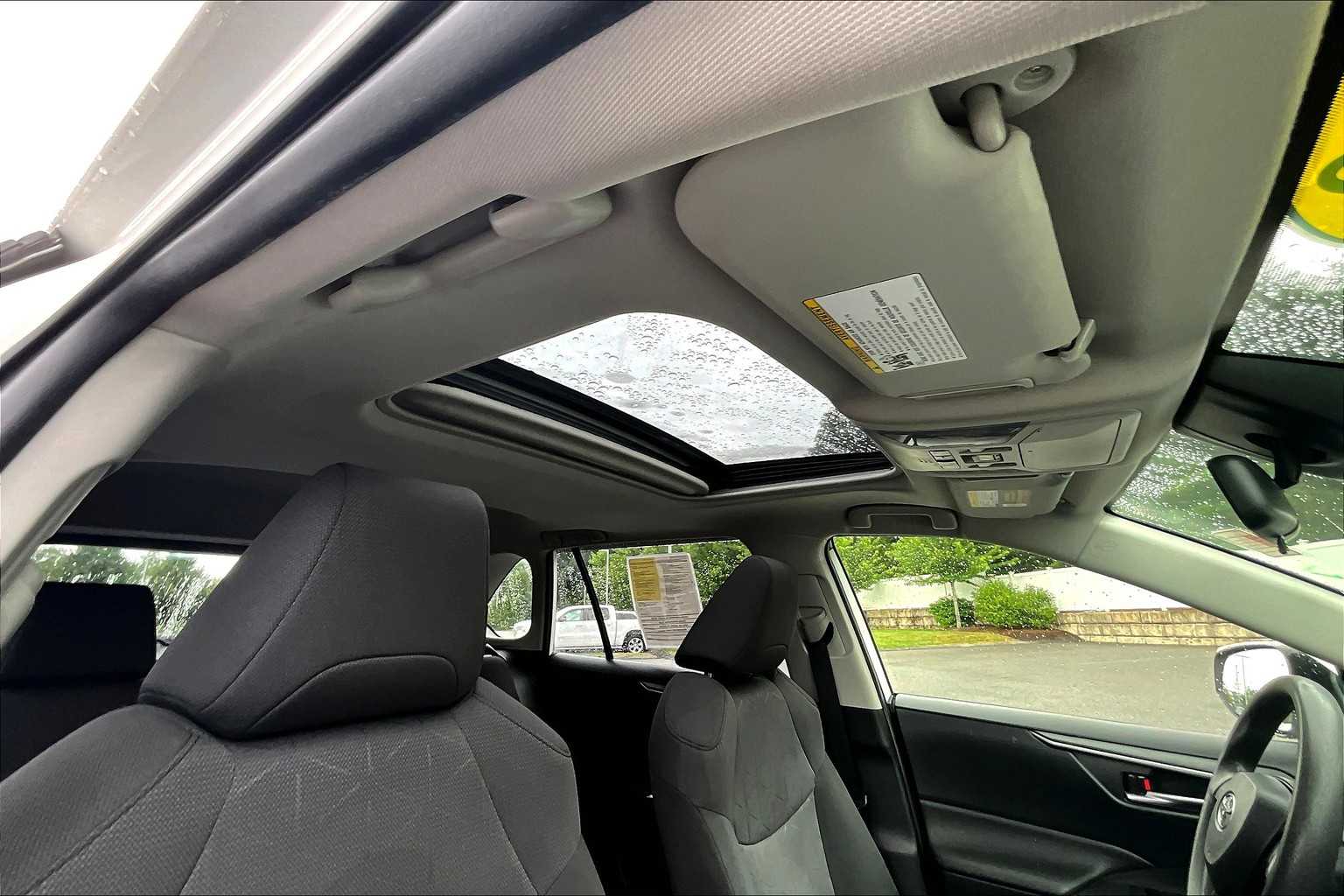 2019 Toyota RAV4 XLE - Photo 22