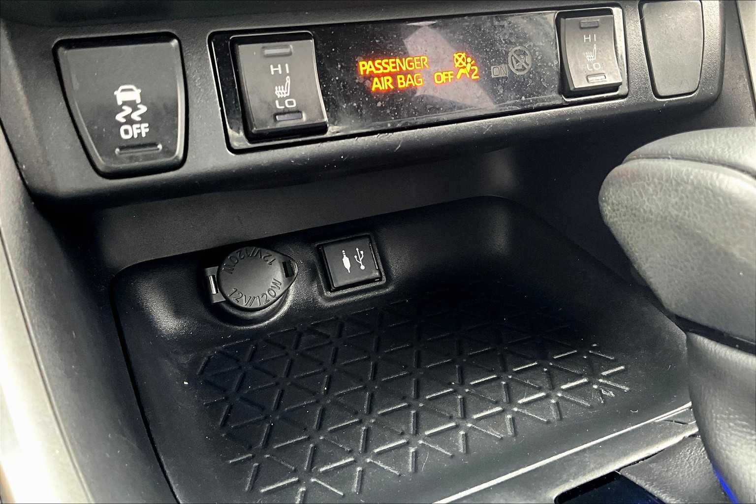 2019 Toyota RAV4 XLE - Photo 27