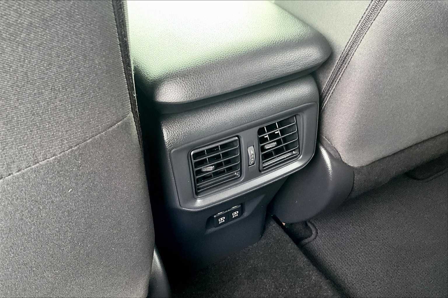 2019 Toyota RAV4 XLE - Photo 28