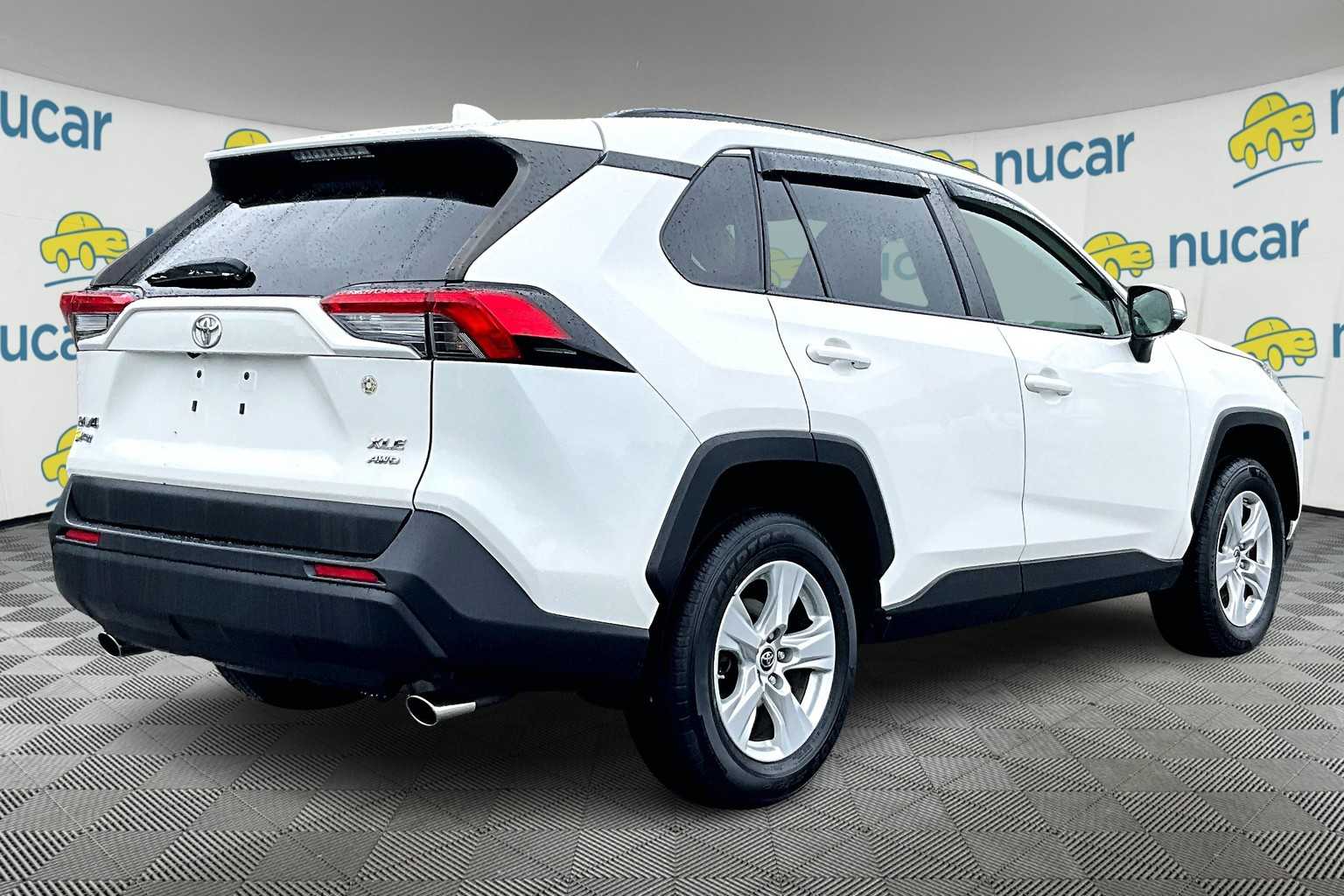 2019 Toyota RAV4 XLE - Photo 6