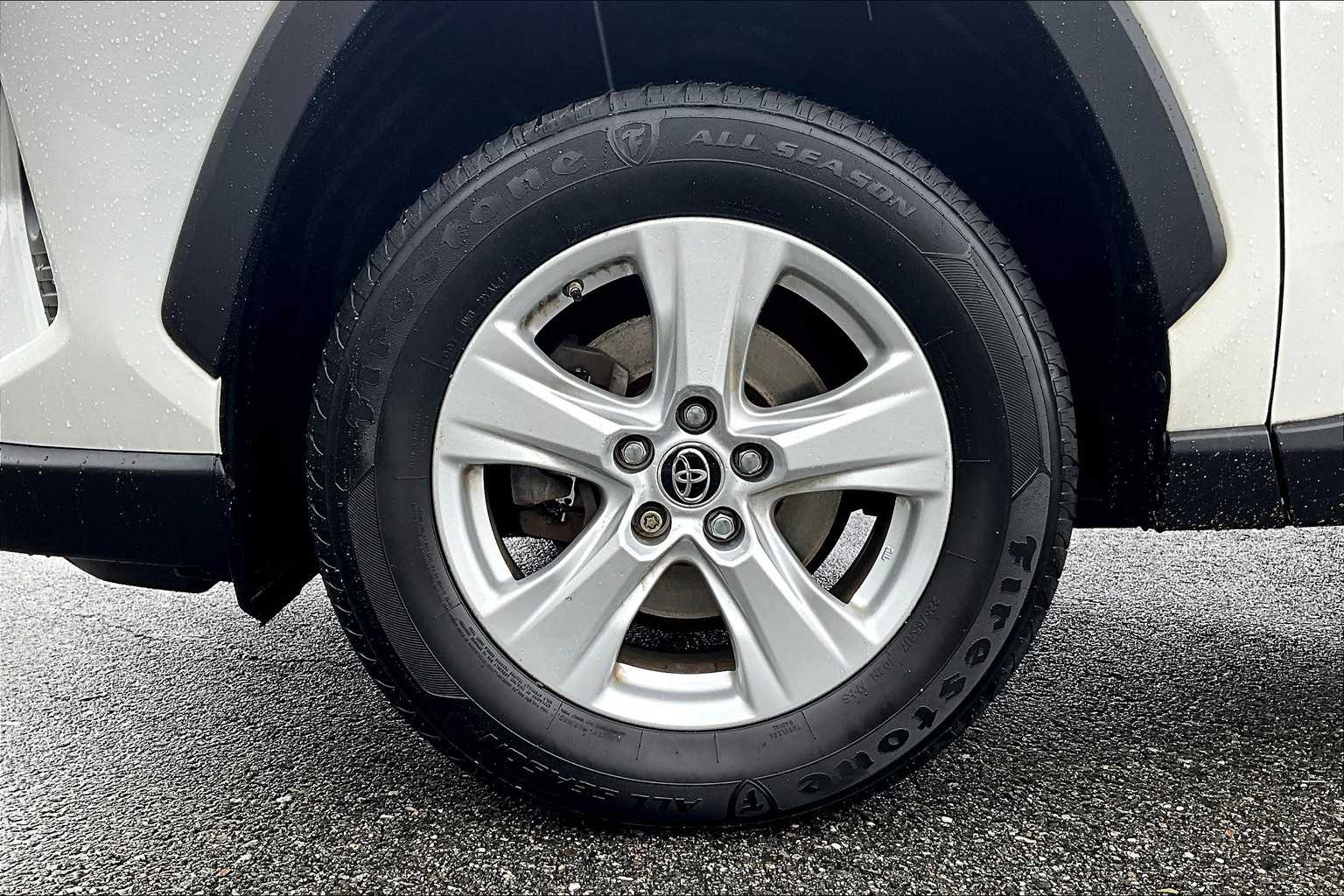 2019 Toyota RAV4 XLE - Photo 7