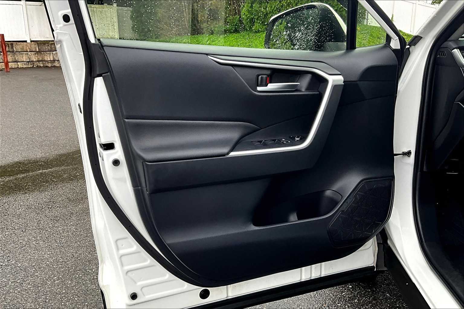 2019 Toyota RAV4 XLE - Photo 9