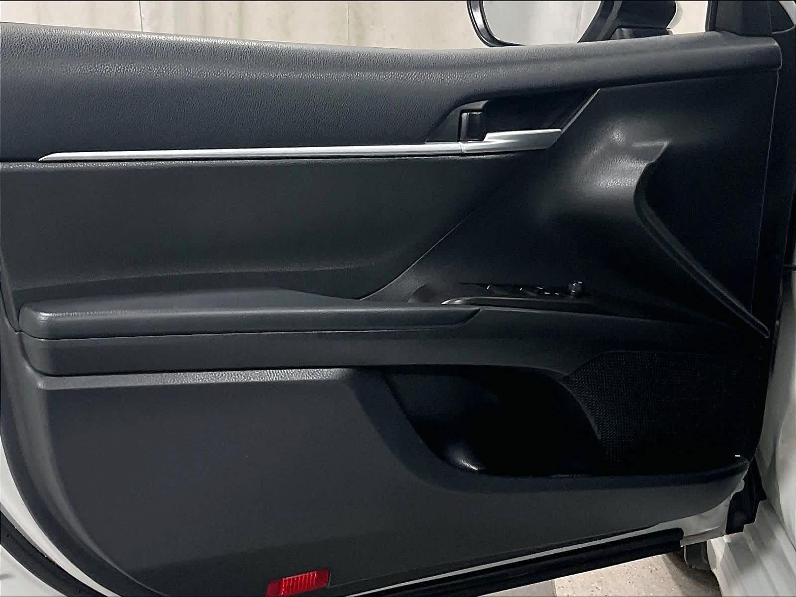 2023 Toyota Camry SE - Photo 9