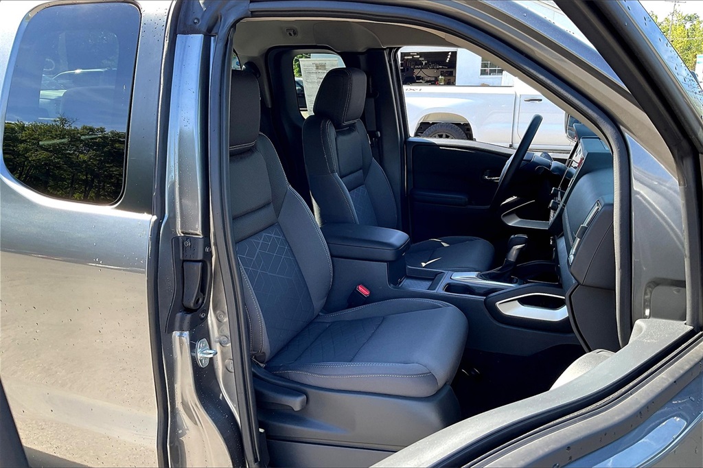 2025 Nissan Frontier SV - Photo 11