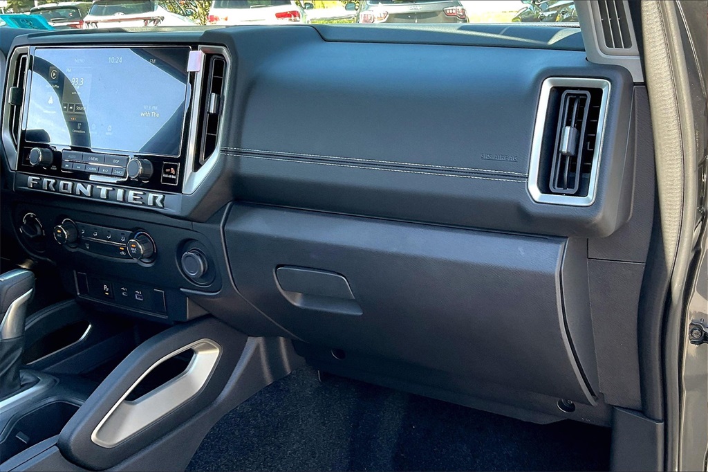 2025 Nissan Frontier SV - Photo 13