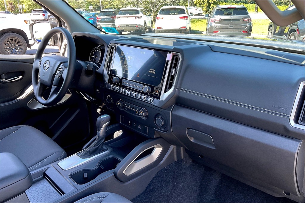 2025 Nissan Frontier SV - Photo 14