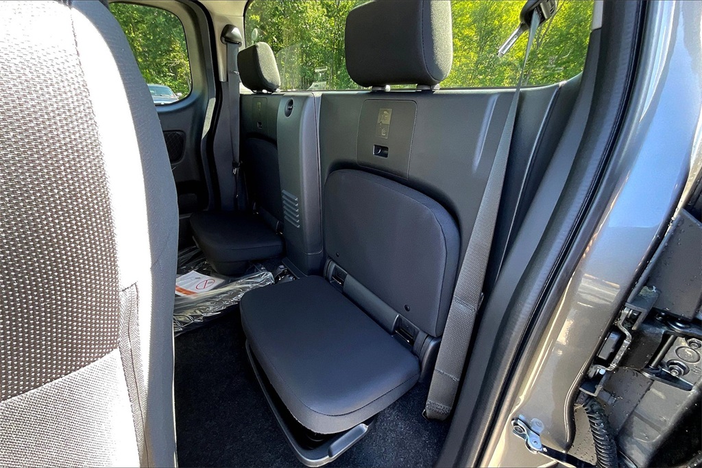 2025 Nissan Frontier SV - Photo 25