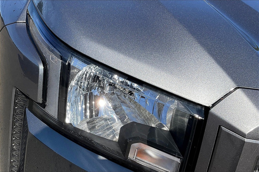 2025 Nissan Frontier SV - Photo 32