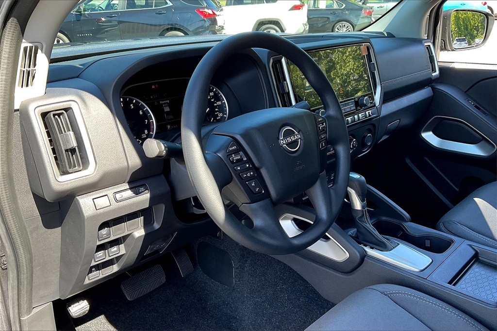 2025 Nissan Frontier SV - Photo 8