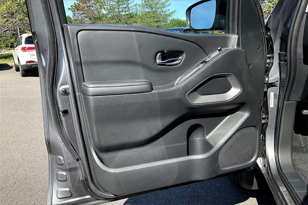 2025 Nissan Frontier SV - Photo 9