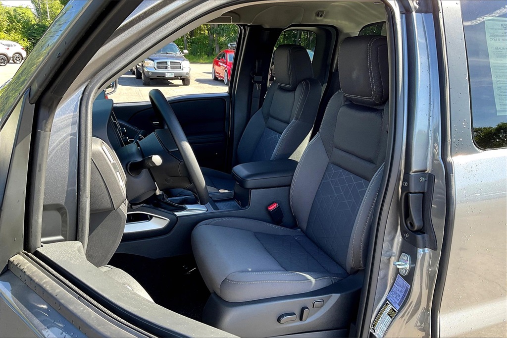 2025 Nissan Frontier SV - Photo 10