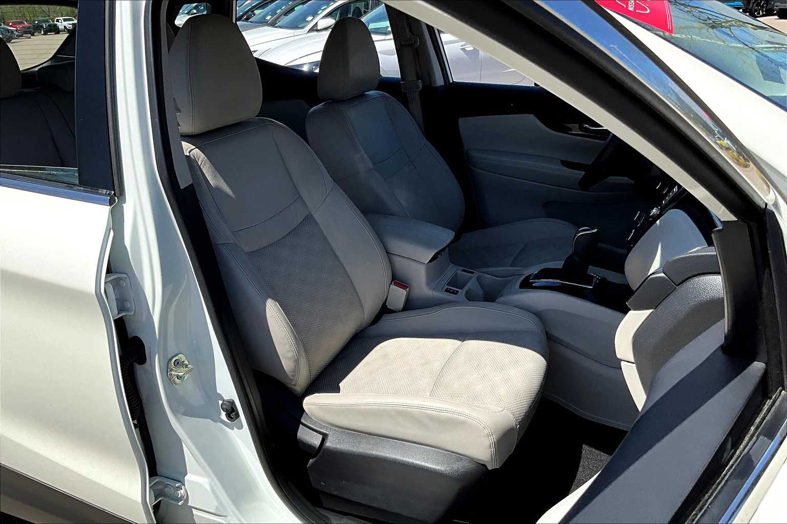 2022 Nissan Rogue Sport SV - Photo 11