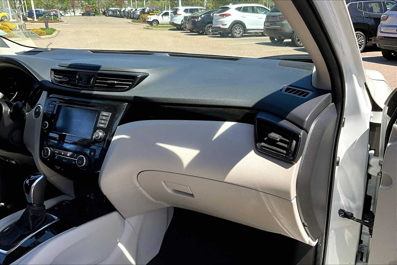 2022 Nissan Rogue Sport SV - Photo 13