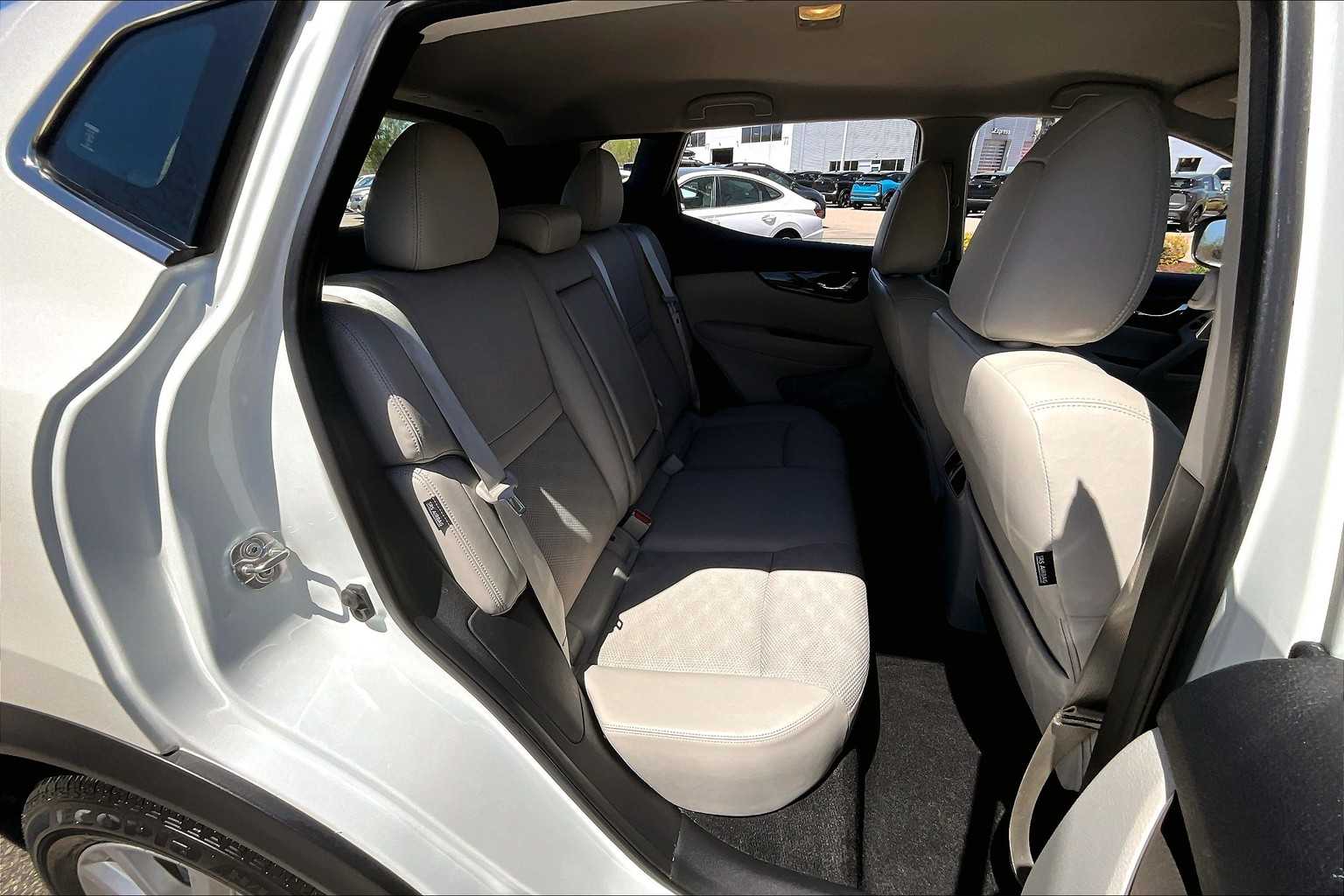 2022 Nissan Rogue Sport SV - Photo 16